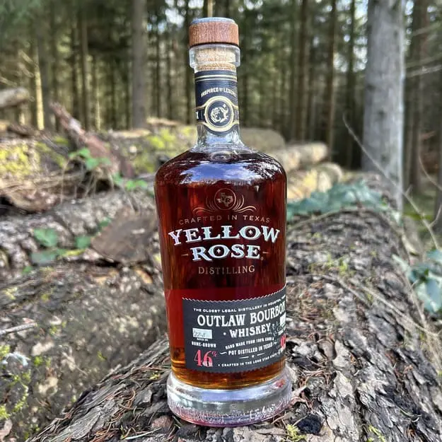 Mehr über den Artikel erfahren Whiskyvorstellung Yellow Rose Outlaw Bourbon: der süße Regelbrecher aus Texas
