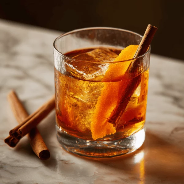 Old Timber Cocktail herbstlicher Rye Whiskey-Drink