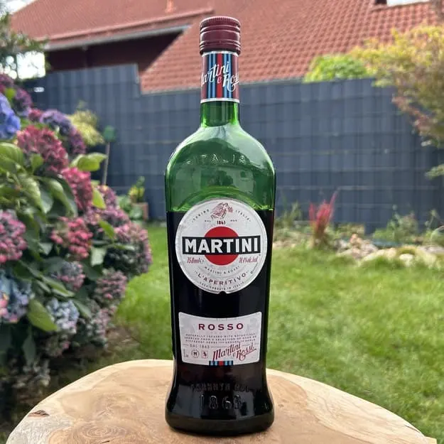 Mehr über den Artikel erfahren Martini Rosso: Klassischer süßer Wermut für Cocktails
