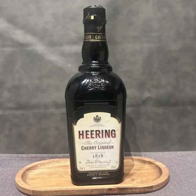 Mehr über den Artikel erfahren Heering Cherry Liqueur: Dänischer Kirschlikör für Cocktails