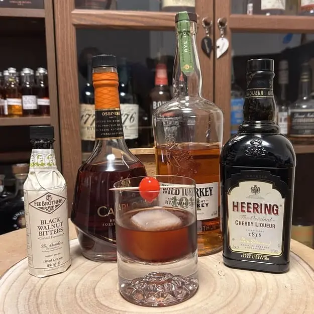 Mehr über den Artikel erfahren Paint the Town Red Cocktail: Drink für Herbstabende