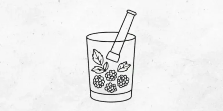 Brombeeren und Minzblätter muddeln