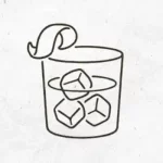 Cocktail im Tumbler mit Zeste garnieren