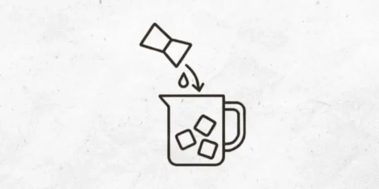 Zutaten ins Rührglas mit Eis hineingeben